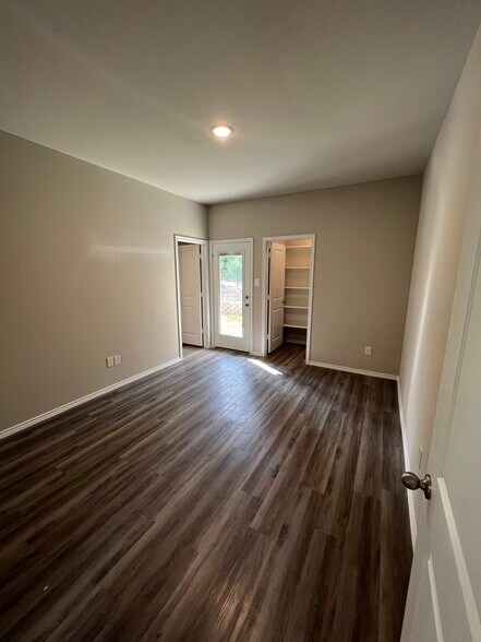Building Photo - 1149 Southwood Dr