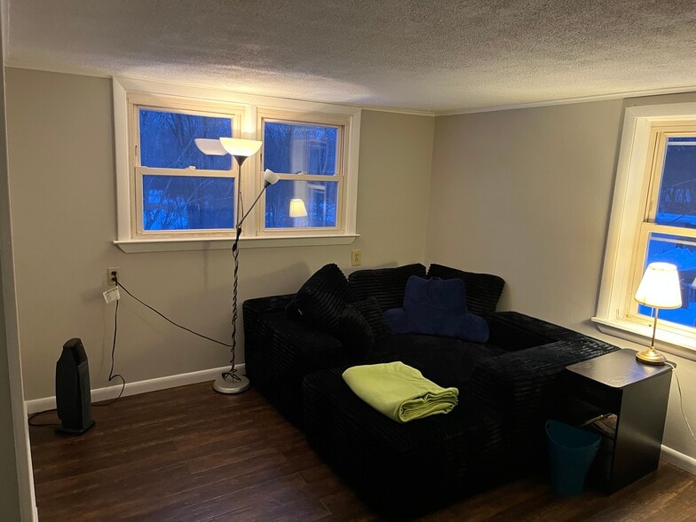 Building Photo - 786 Marion Rd