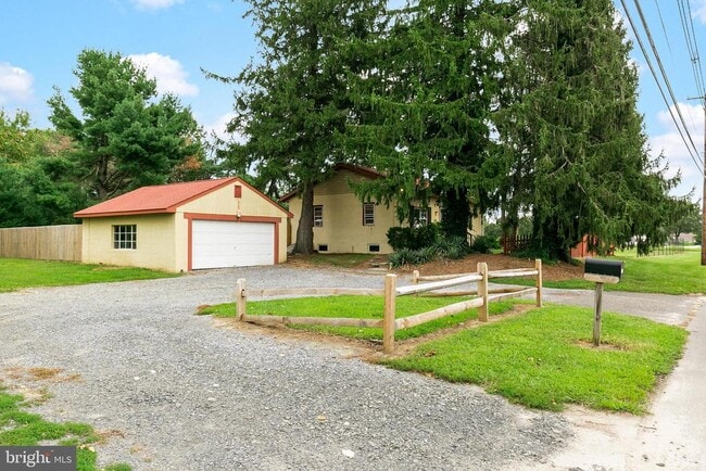 Building Photo - 145 Church Rd
