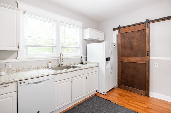 Building Photo - Quaint 2 Bedroom 1 Bath Home in Forest Hil...