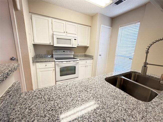 Building Photo - 1515 Sandy Springs Rd