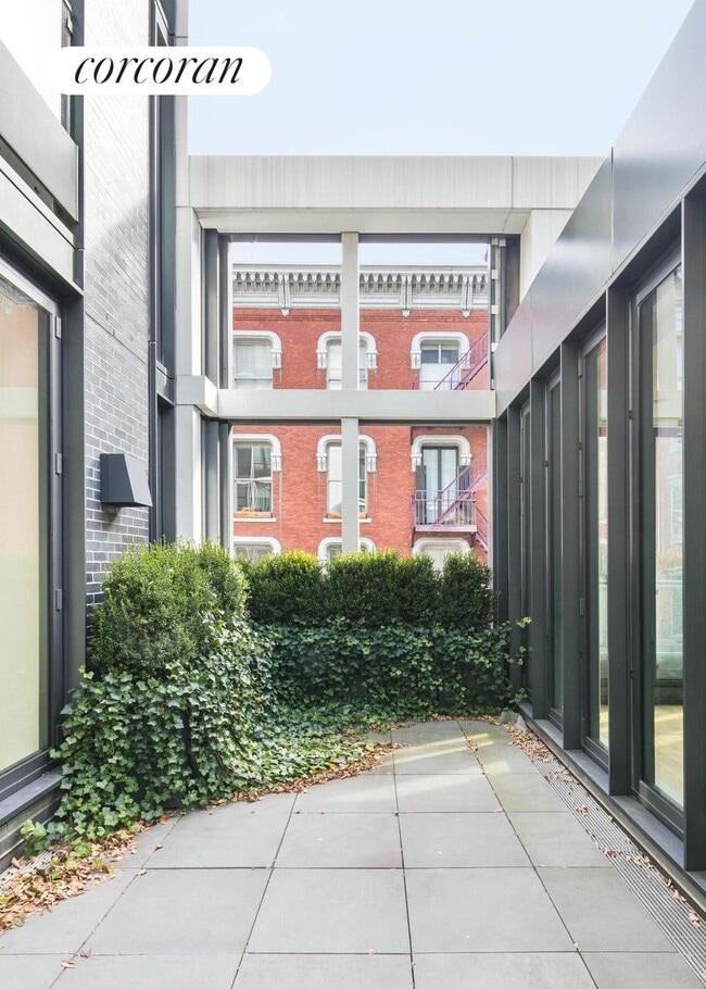 Building Photo - 27 Wooster St