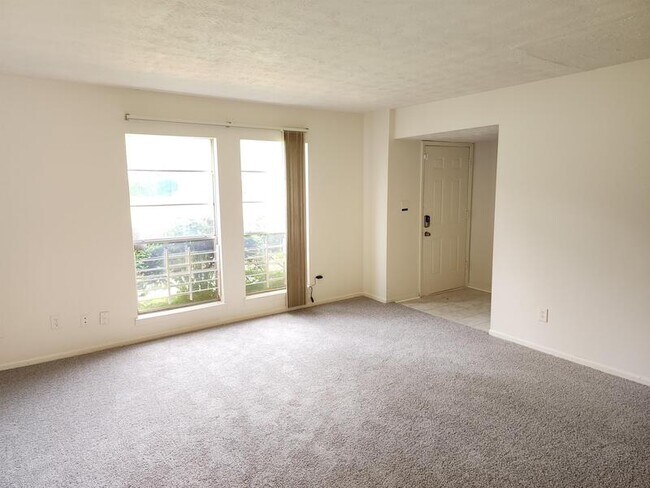 Building Photo - 3250 Strawberry Ln