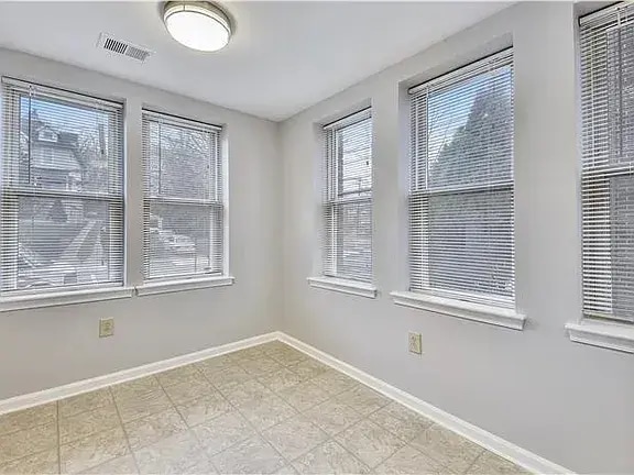 Breakfast Nook - 1210 Perry St NE