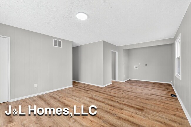 Building Photo - 1655 Westfield Dr N