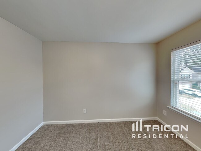 Building Photo - 5175 Howell Ct