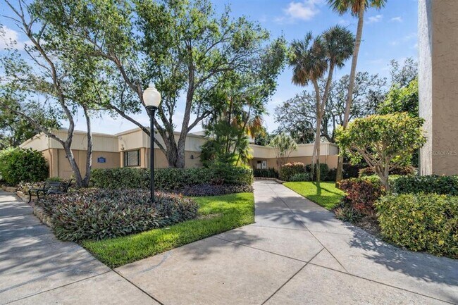 Building Photo - 2617 Cove Cay Dr