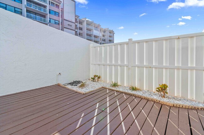 Building Photo - 500 Treasure Island Causeway