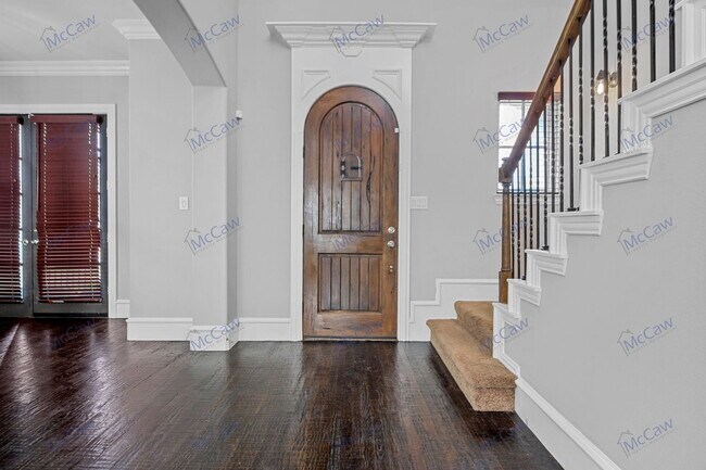 Building Photo - 857 N Glasgow Dr