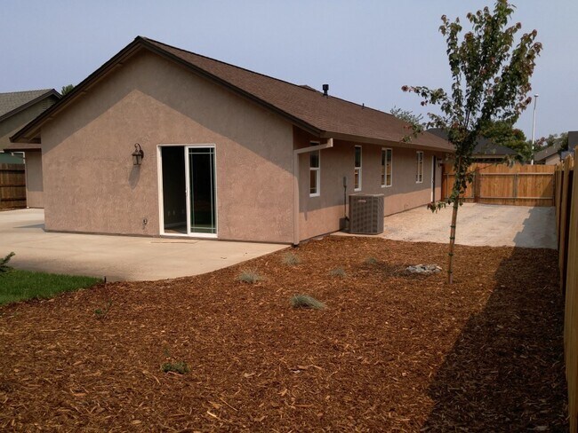 Building Photo - South Redding Home