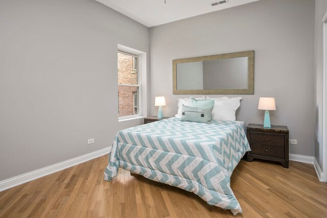 large second bedroom or spacious office - 1332 W Greenleaf Ave