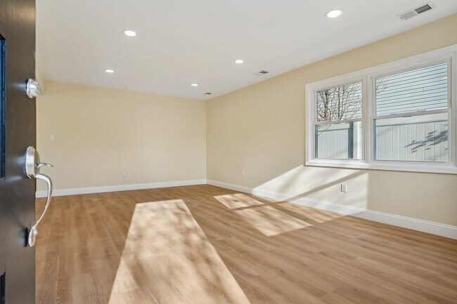 Building Photo - 11 Washington Ave