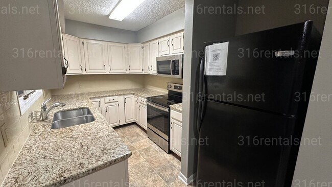 Building Photo - $1590 - 3 bedroom / 2.5 bathroom - Single ...
