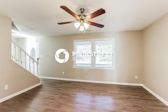 Building Photo - 4 Bedroom Pet-Friendly Home in Charlotte, NC with Main Street Renewal