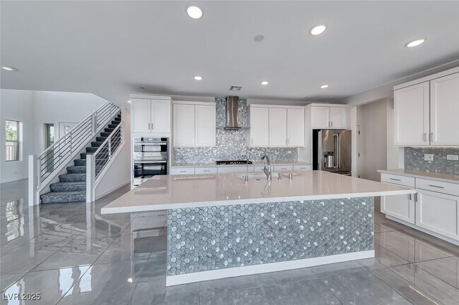 Building Photo - 1038 Delbrook Ave
