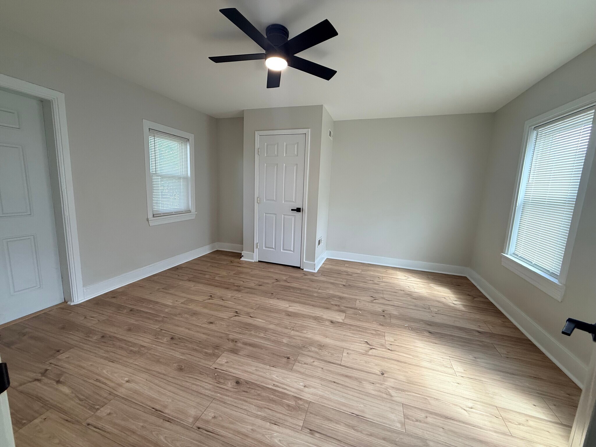 Building Photo - 1631 Mount Rose Ave