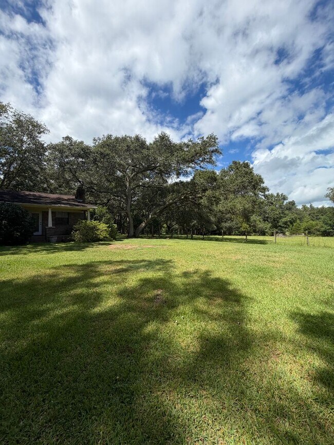 Building Photo - 8509 Little Scenic Ln