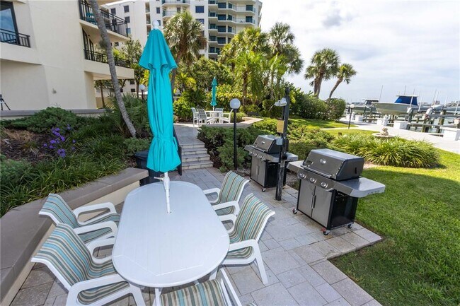 Building Photo - 690 Island Way