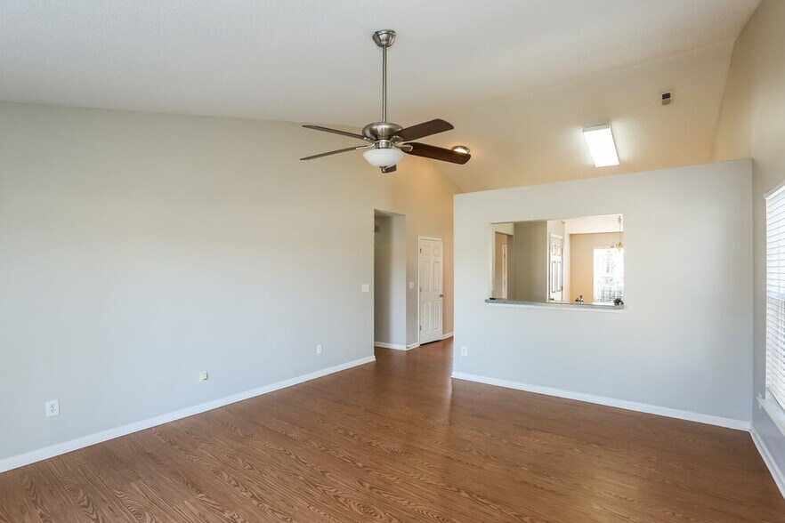 Building Photo - 1528 Moss Creek Dr