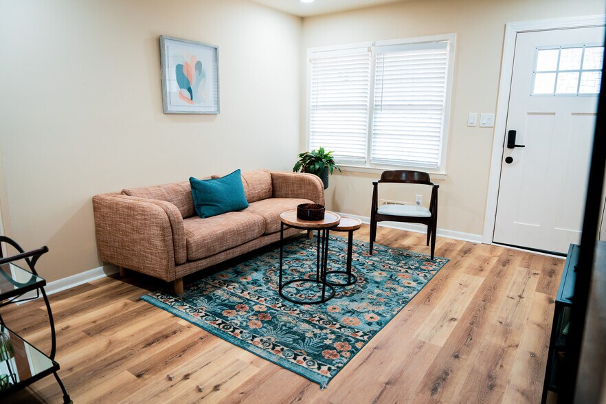 Building Photo - 3232 Logan Pl