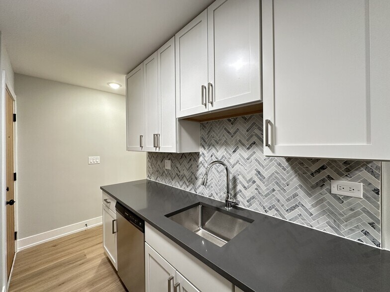 Building Photo - 503 W Aldine Ave