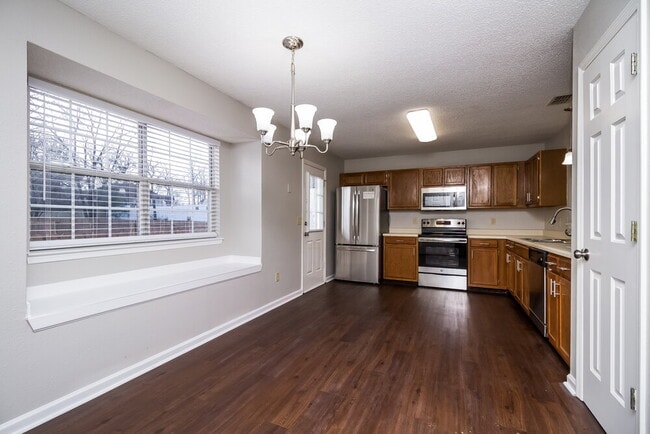 Building Photo - 606 Rocky Ridge Cir