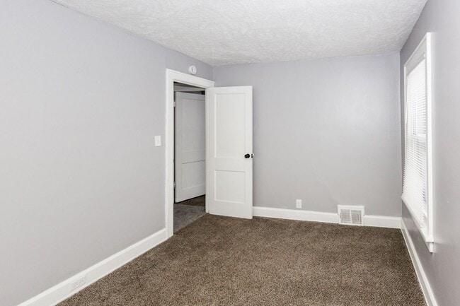 Building Photo - 1561 E 204th St