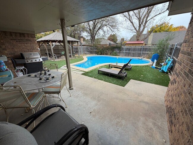 Building Photo - 6008 Yale St