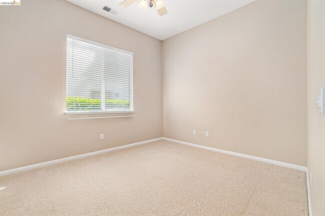 Building Photo - 599 Pomona Dr