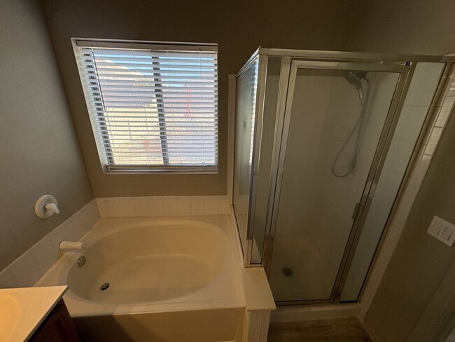 Building Photo - Great eastside location Pet friendly