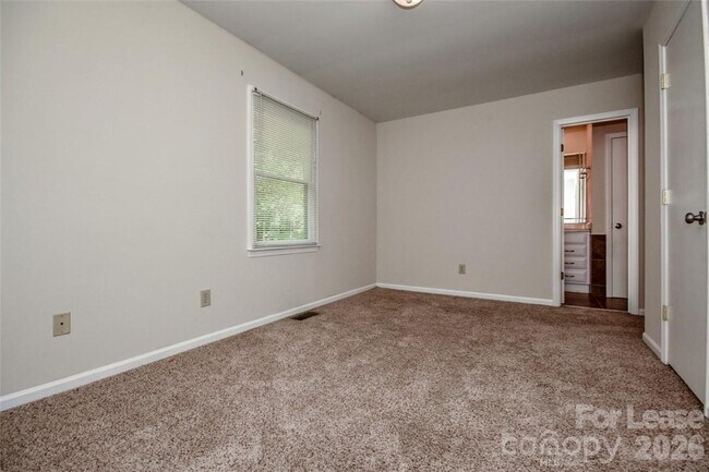 Building Photo - 7730 Deer Track Dr