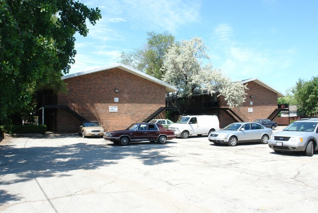 Building Photo - 10315 W Lyndale Ave
