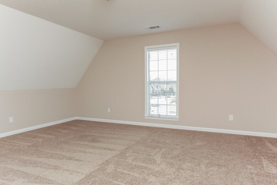 Building Photo - 2770 Hidden Falls Dr