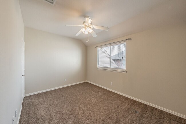 Building Photo - 3504 Oliver Dr