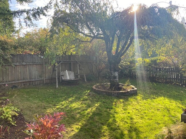 Building Photo - Classic Updated Home Near Whatcom Falls!