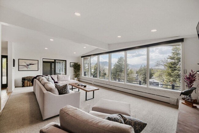 Building Photo - 1034 Westview Dr