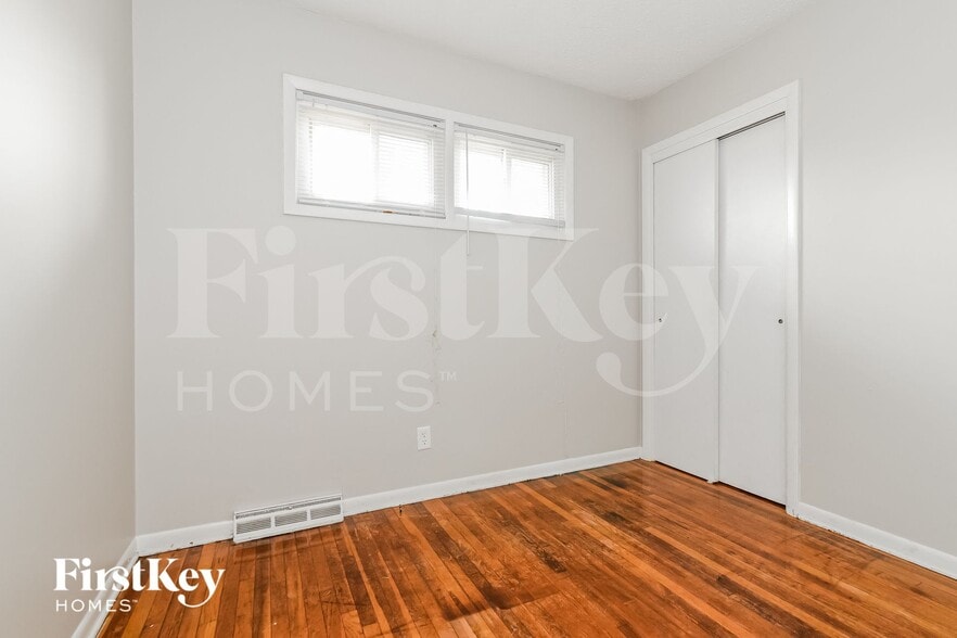 Building Photo - 3104 S Kercheval Dr