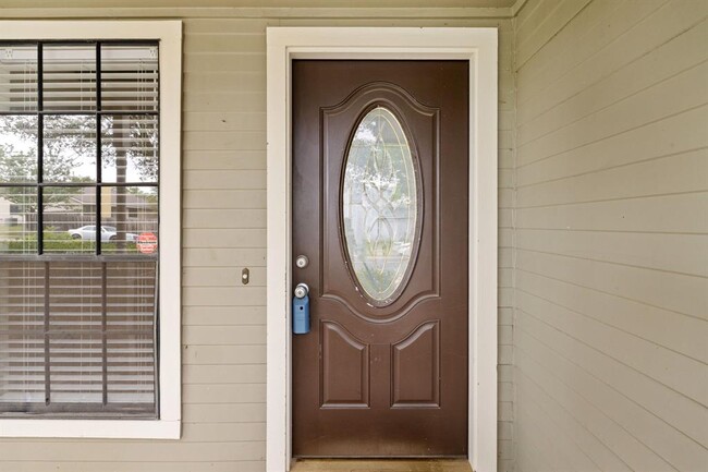 Building Photo - 1505 Charolais Dr