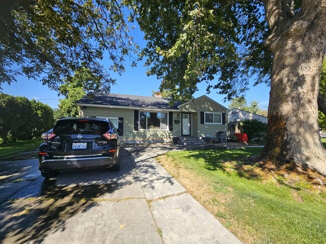 Building Photo - 214 S Yelm St