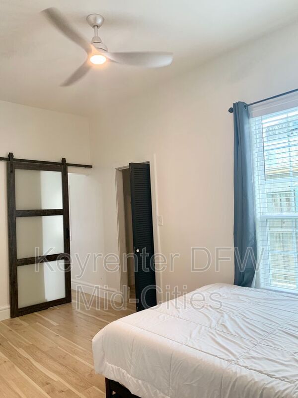 Building Photo - 1512 W Twelfth St