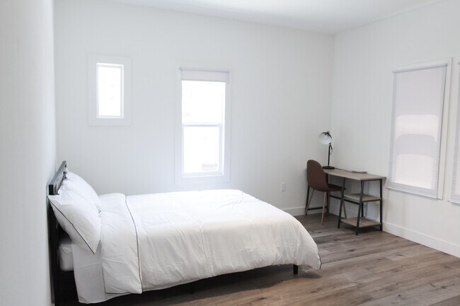 Building Photo - 1580 W 30th St