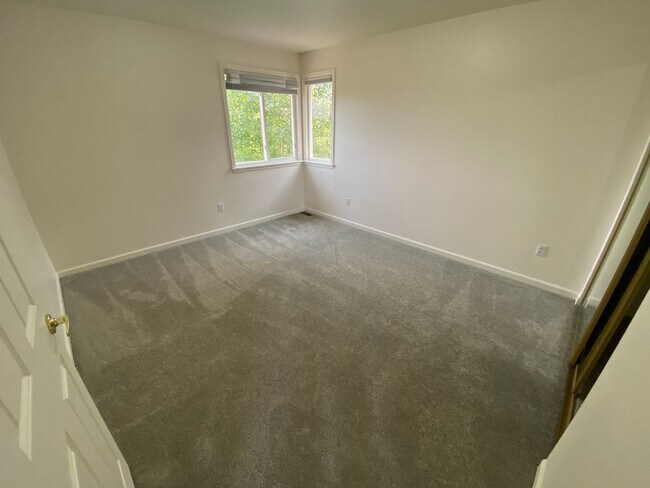 Building Photo - Great Highlands Ranch Home on the Golf Cou...