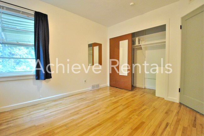 Building Photo - Covered Patio, Garage & Yard – Your Next Logan Home Awaits