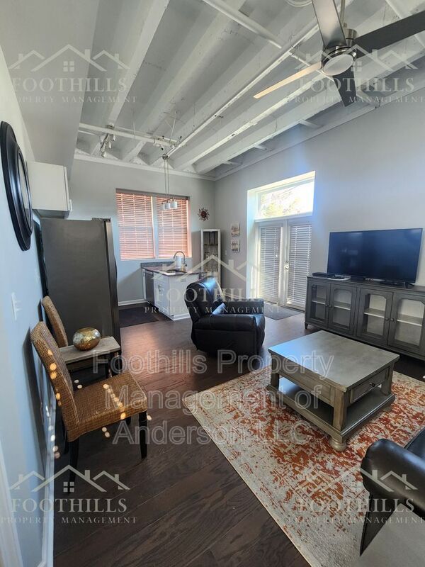 Building Photo - 216 N Main St