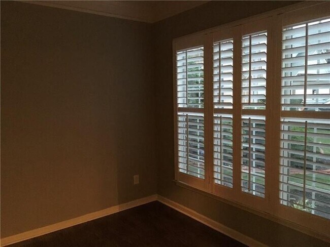 Building Photo - 500 Papillion Trace