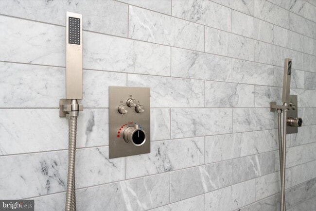 Building Photo - 2942 S Haven Dr