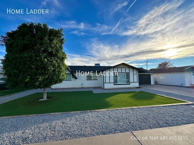 Building Photo - 8323 E Sells Dr