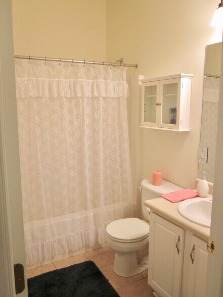 Building Photo - 2426 Rochester Rd