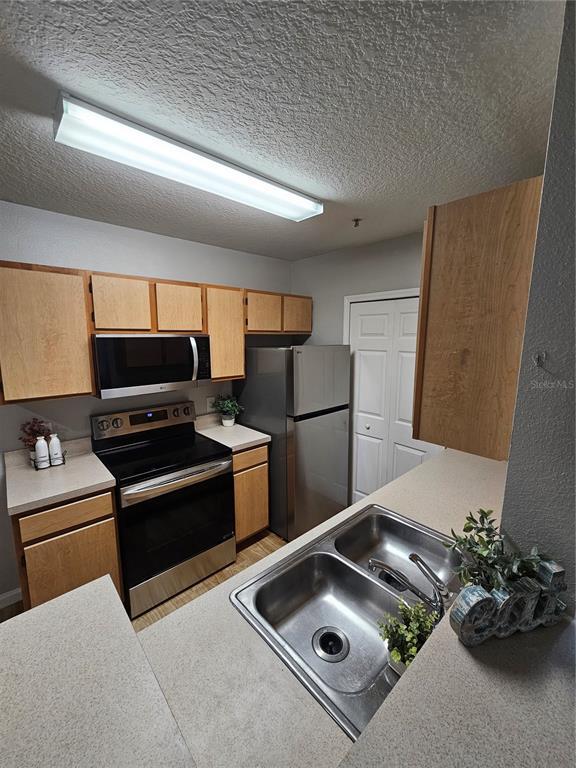 Building Photo - 6560 Swissco Dr