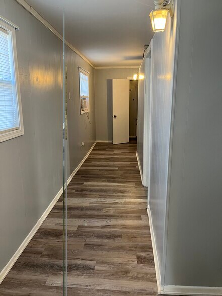 Building Photo - 112 Irwin Cir